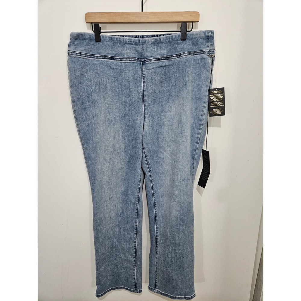 Diane Gilman DG2 30th Anniversary Pull On Jeans Light Wash Straight Leg Denim